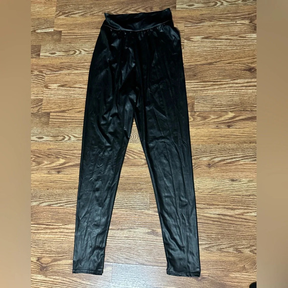 Boohoo High Waisted Shiny Leggings - Picture 4 of 7